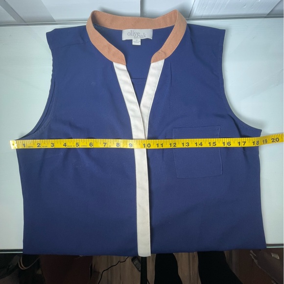 Olive & Oak Sleeveless Hidden Placket Button down Blouse - Picture 6 of 10